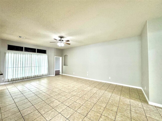Foto del edificio - 5706 Painted Trail Dr