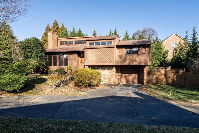 Building Photo - 1684 Chain Bridge Rd
