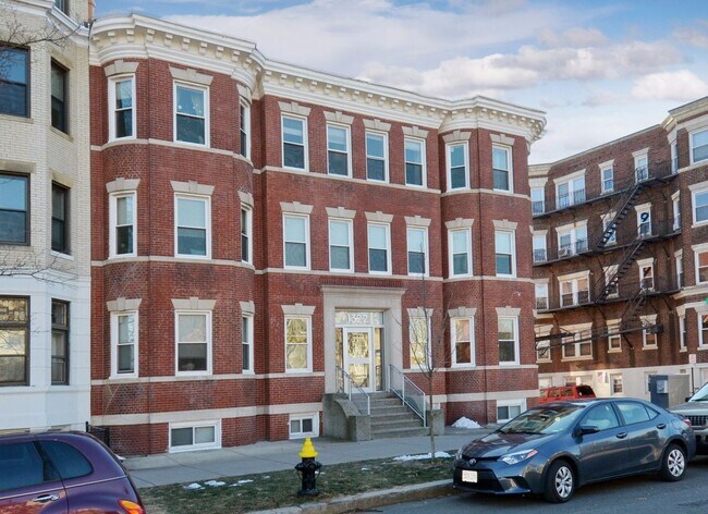 Foto del edificio - Nicely updated large 2 bed split in Allston.