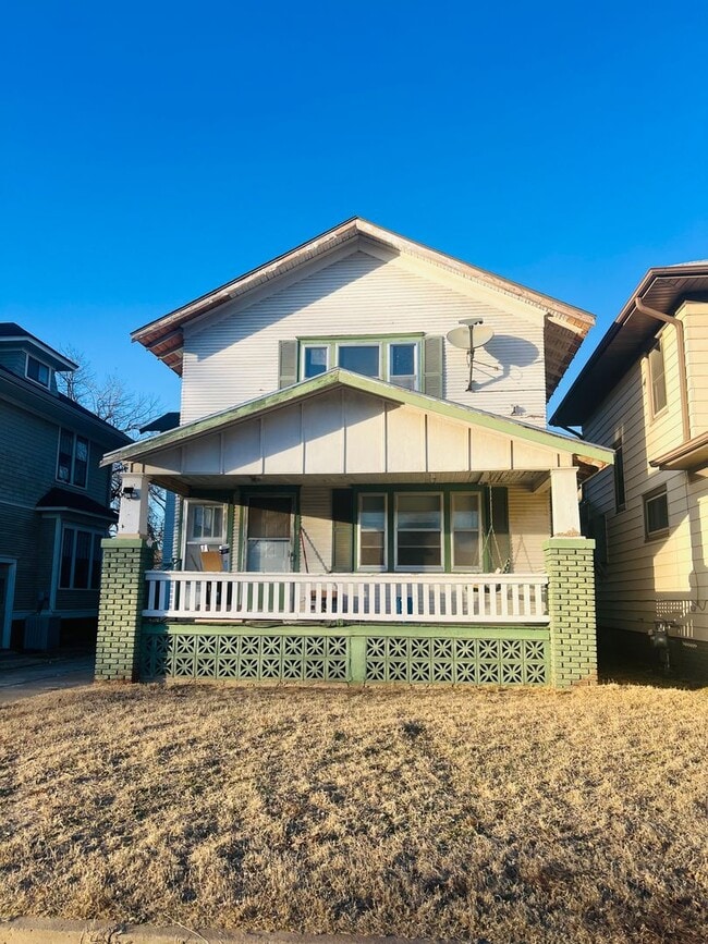 Building Photo - 408 W Walnut St