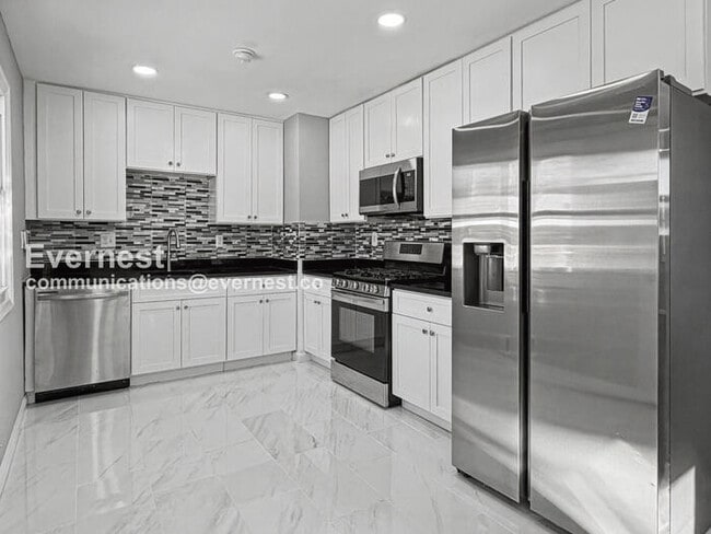 Building Photo - 8010 Carmel Dr