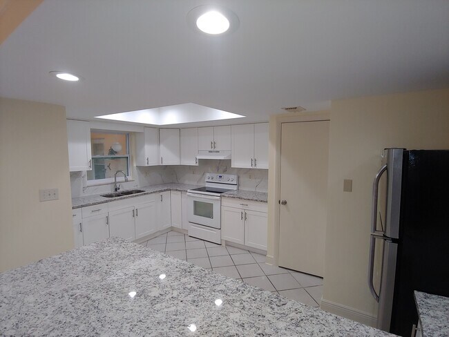 Building Photo - 4027 Audubon Dr