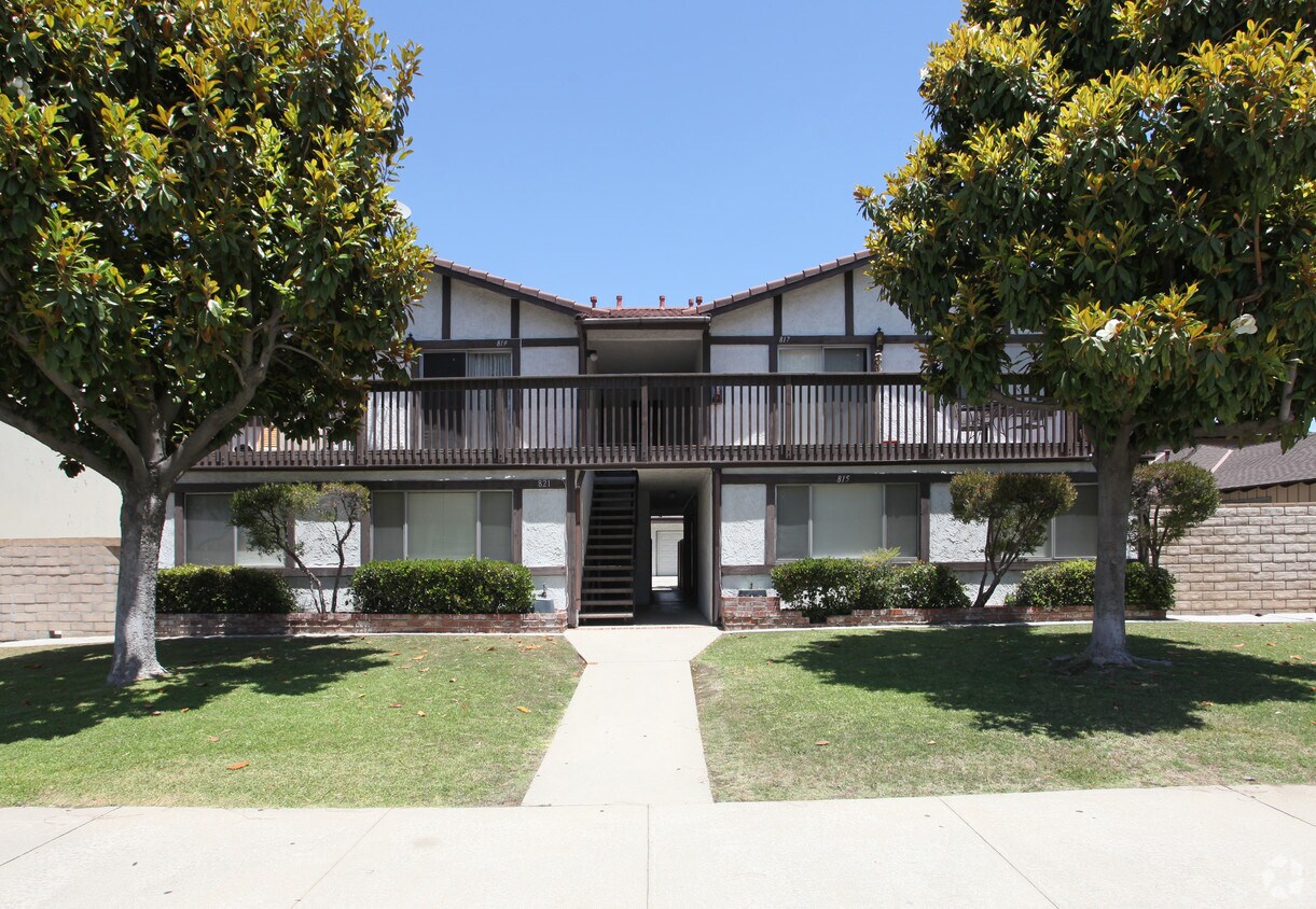 Building Photo - 811 W Glentana St
