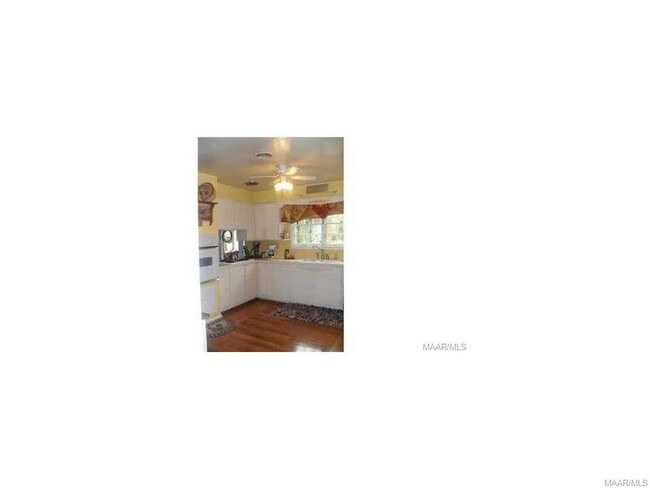 Building Photo - 2638 Essex Pl