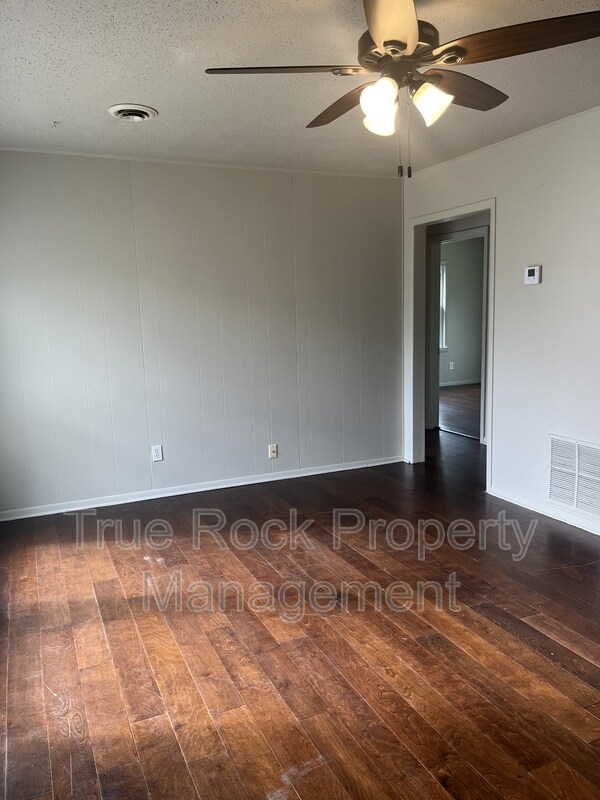 Foto del edificio - 1021 Hillside Dr