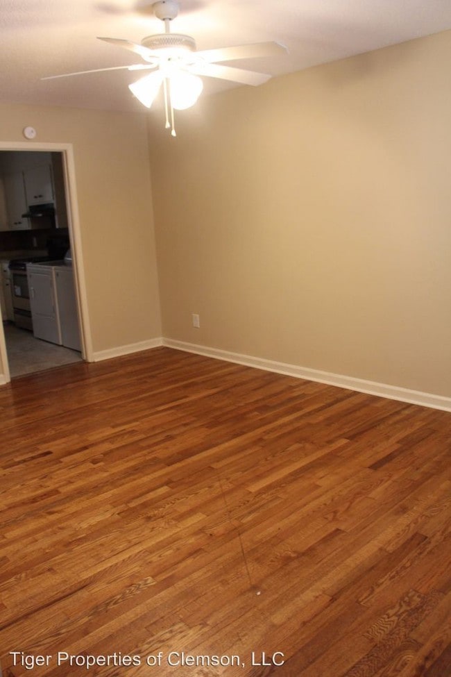 Building Photo - 2 br, 1 bath Room For Rent - 226 Cochran Rd