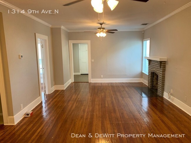 Building Photo - Historic Uptown 2/1 SFH For Rent