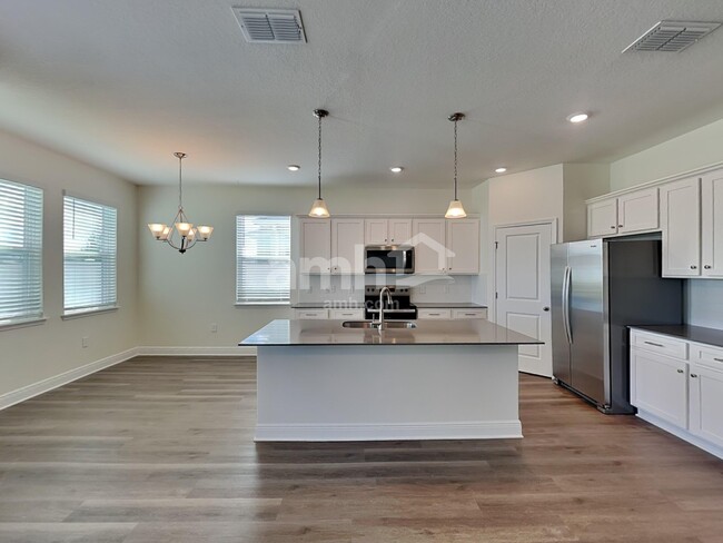 Building Photo - 1135 Heavenly Dr