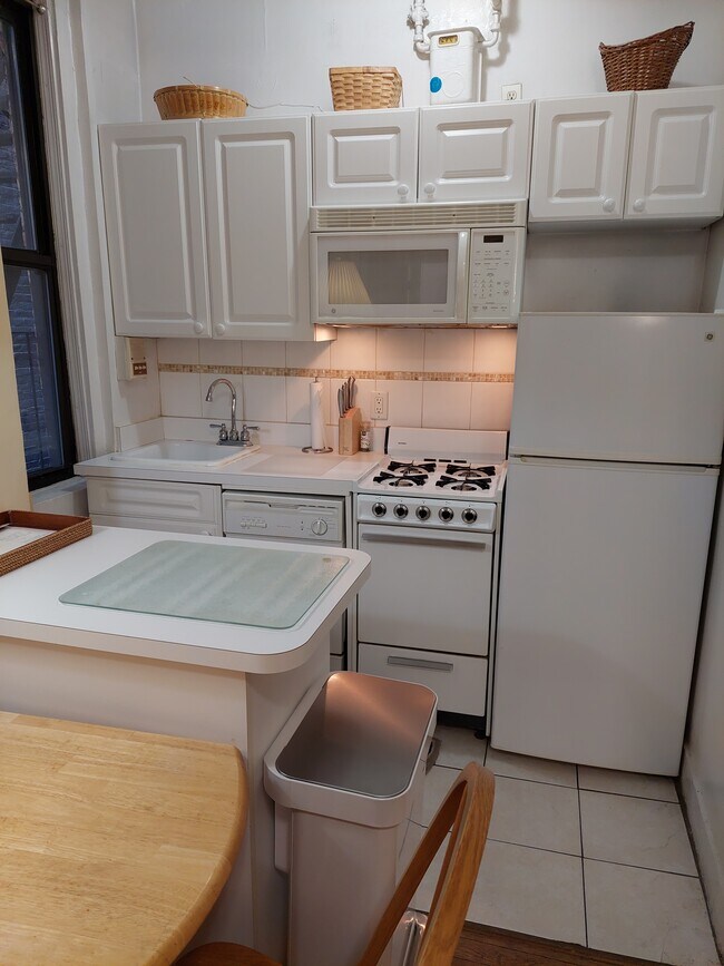 Foto del edificio - 17 W 64th St