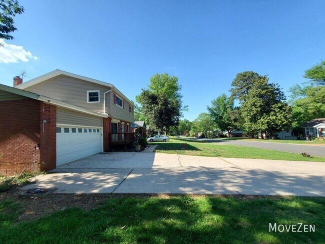 Building Photo - 4008 Irvington Dr Charlotte, NC 28205 Larg...