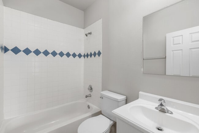 Foto del edificio - Townhomes on Anita