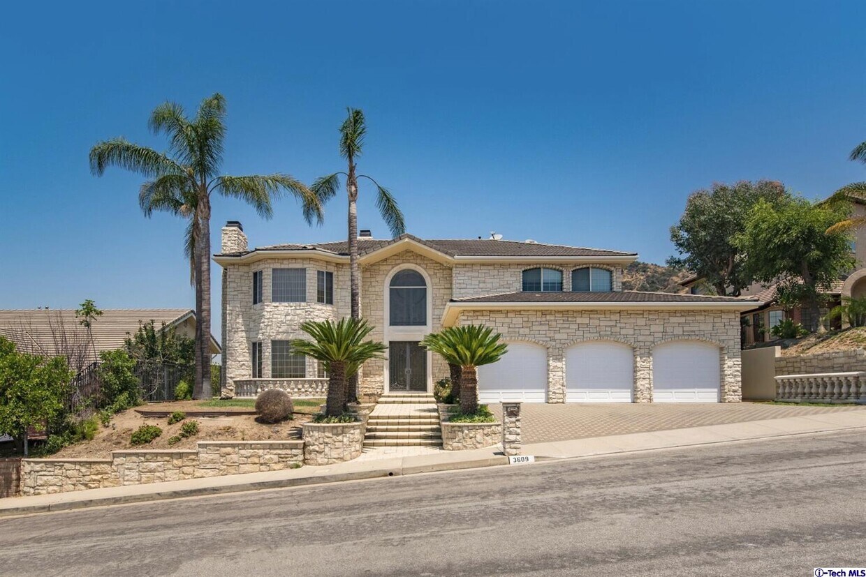 Primary Photo - 3609 Viewcrest Dr