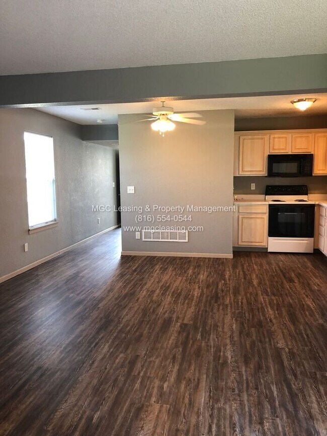 Foto del edificio - SOUTH GARDEN TOWNHOMES