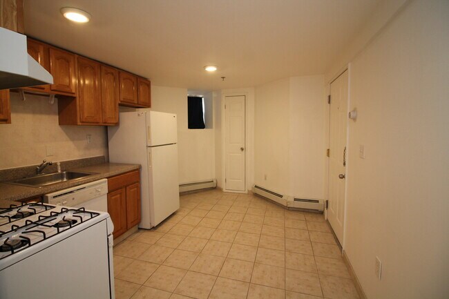 Building Photo - 908 17th St