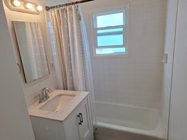 Building Photo - 2608 W Carson St