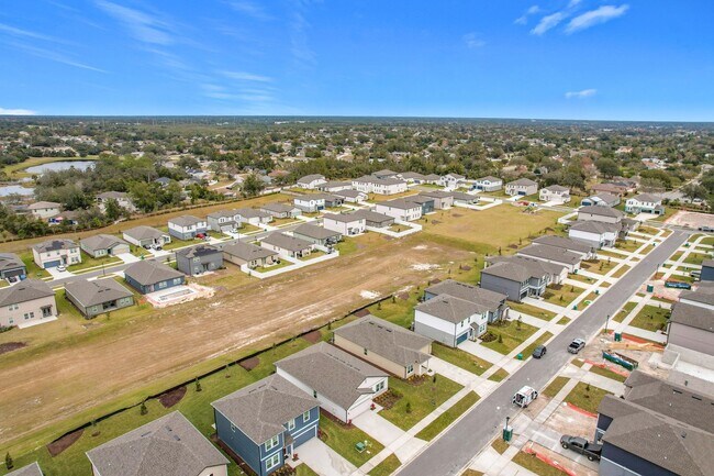 Foto del edificio - Spacious 4BR Home in Deltona - Open Layout & Easy I-4 Access!