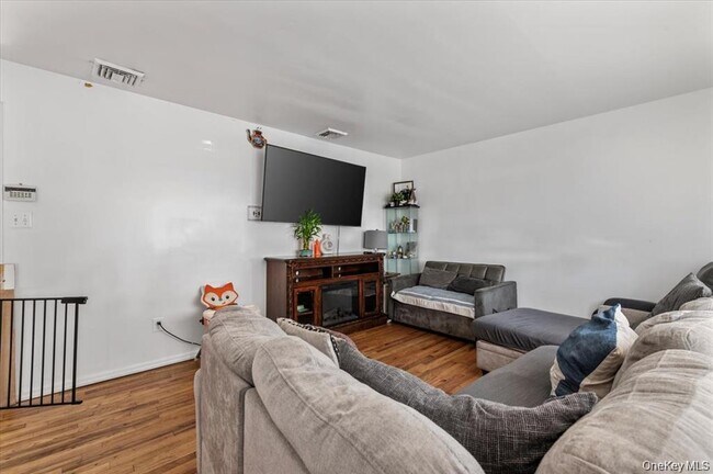 Foto del edificio - 22 Hudson Pl