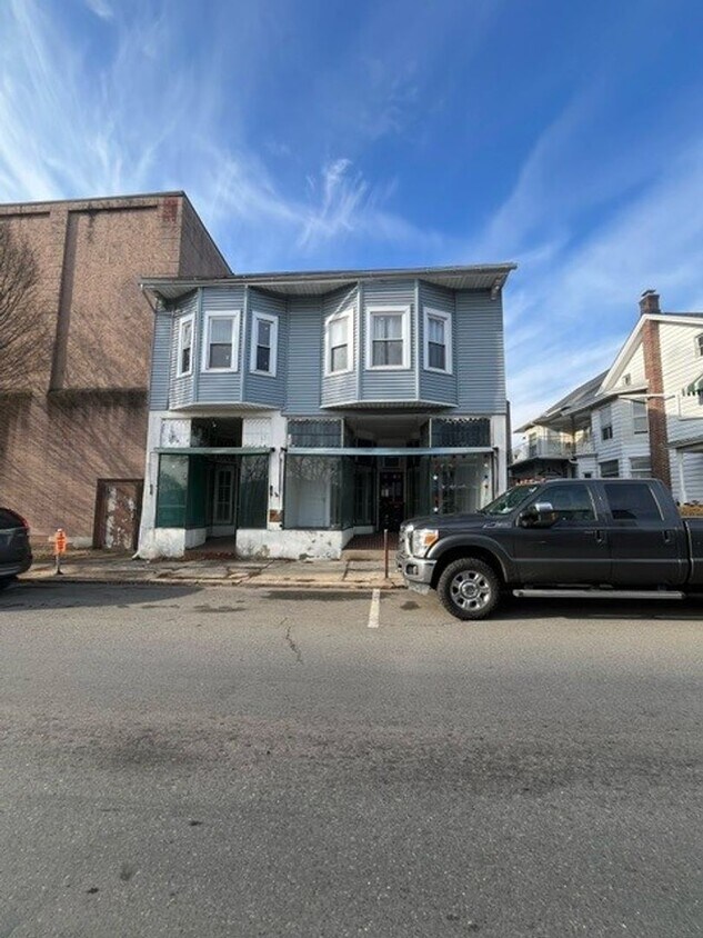 Primary Photo - 198/200 1-5 1st street