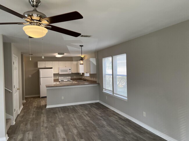 Building Photo - 9 Lantana Ct