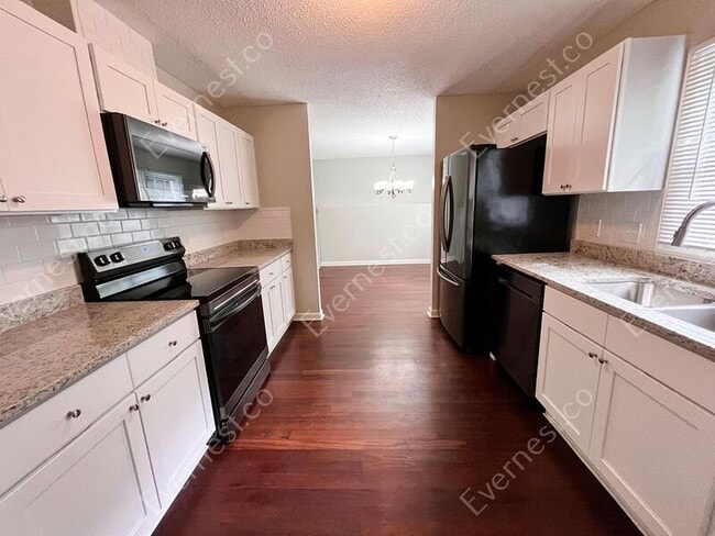 Building Photo - 400 Wilcrest Dr