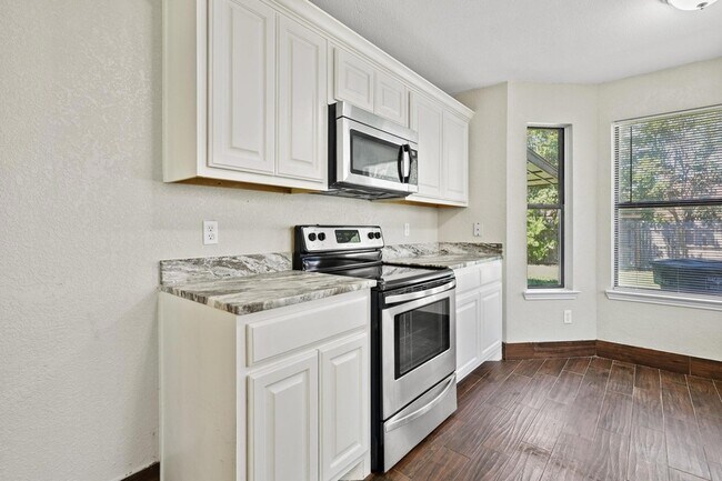 Building Photo - 2516 Woodlark Dr