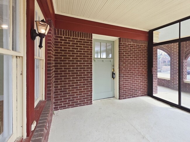 Building Photo - Charming East Point Duplex with Modern Updates & Private Yard - Housing Vouchers accepted