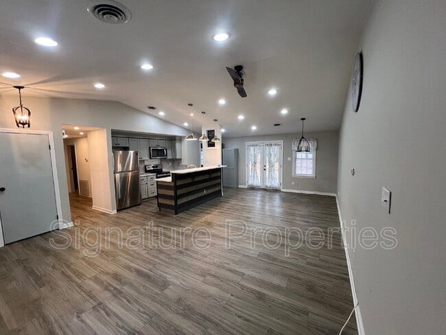 Building Photo - 6301 Morning Glory Rd