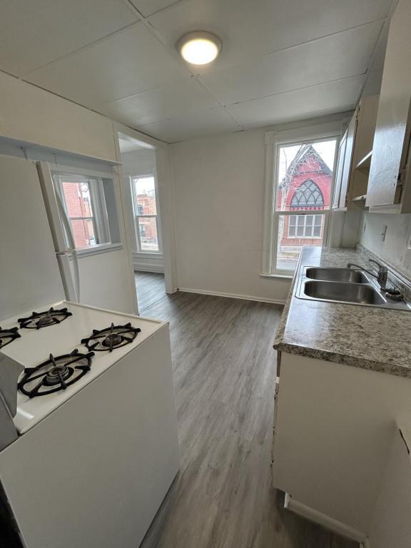 Foto del edificio - 129 W 2nd St