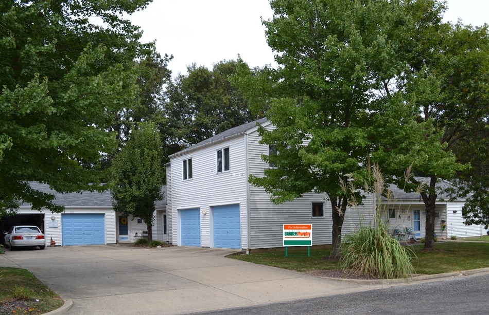 801 E Briarwood Ct, Nashville, IL 62263 Apartments in Nashville, IL