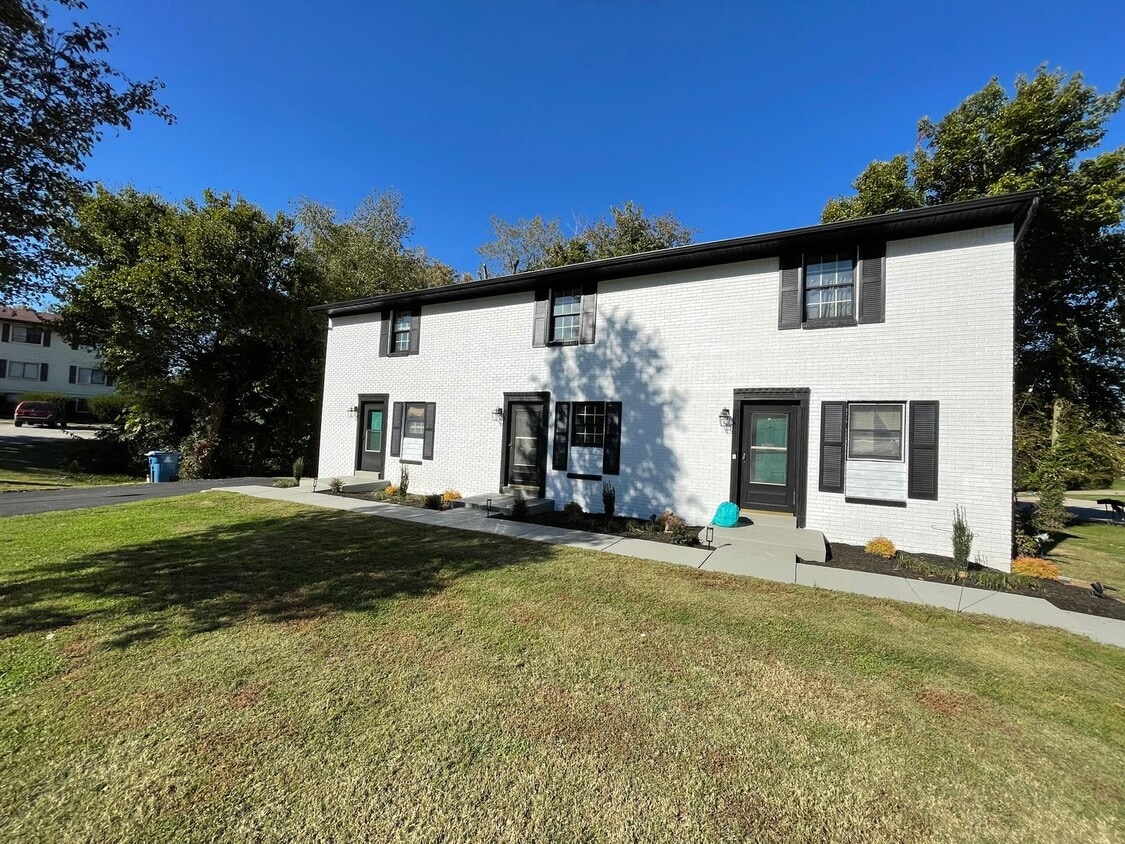 Primary Photo - 17-21 Seminole Drive Tri-Plex