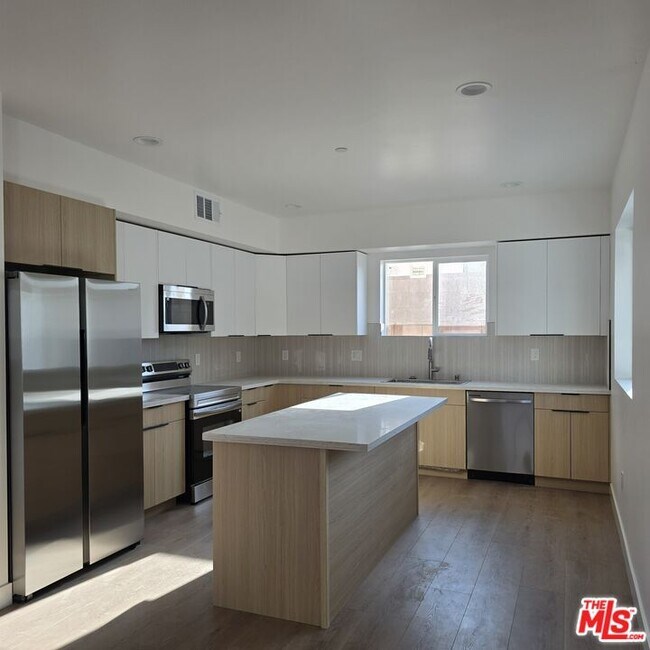 Foto del edificio - 10829 Peach Grove St