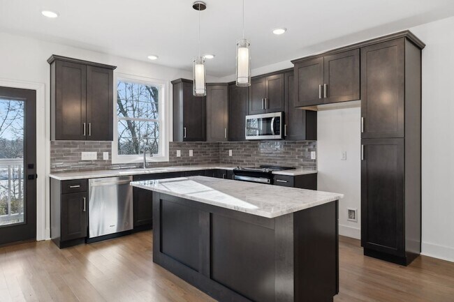 Foto del edificio - 2109 Chadwell Retreat Dr