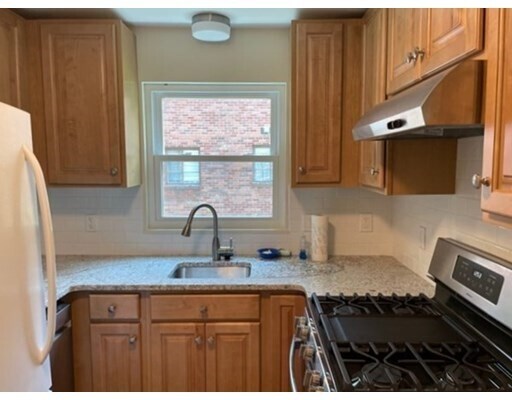 Building Photo - 10 Madoc St
