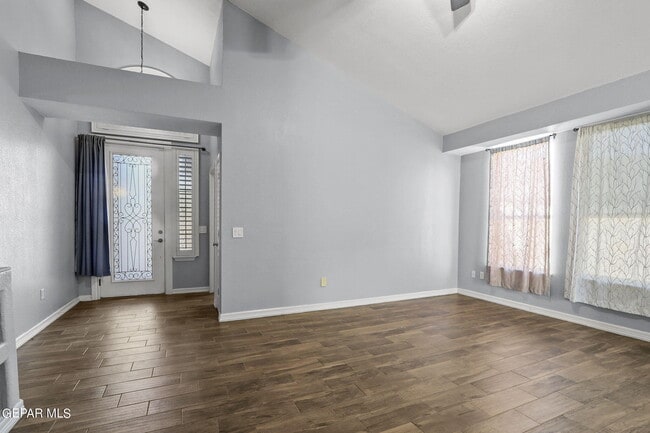 Foto del edificio - 12448 Tierra Madre Rd