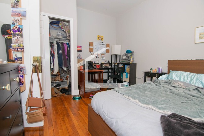 Building Photo - Huge 6 bed in Allston