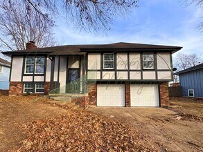 Building Photo - 16305 Spring Valley Rd