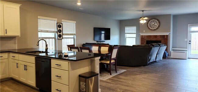 Building Photo - 2041 Tallgrass Ter