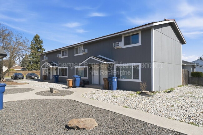 Building Photo - 2011 E Desmet Ave