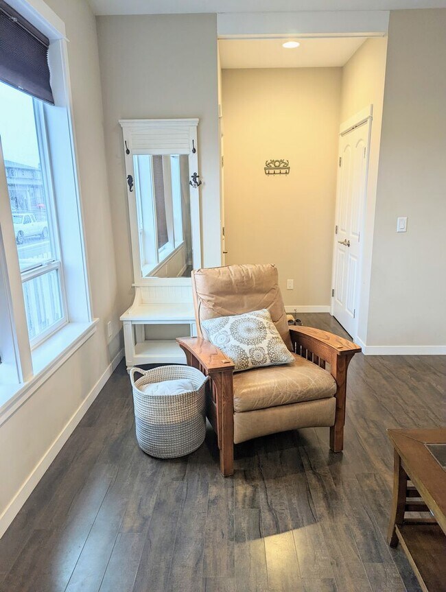 Foto del edificio - 3 Bed, 2 Bath Home - Walking Distance to t...