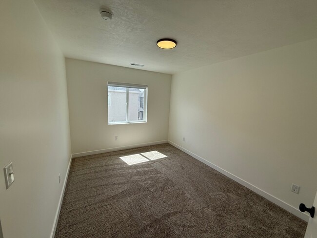Building Photo - 737 W 540 S