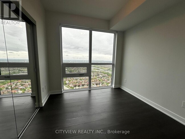 Photo du bâtiment - 430-4430 Square One Dr