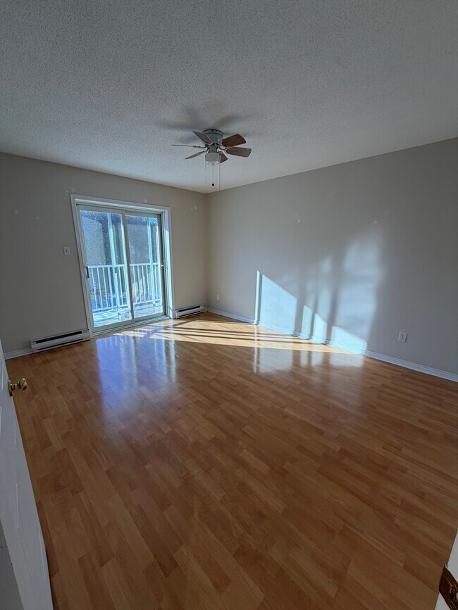 Building Photo - 2 chambres + 1 stationnement inclus - Rue de la Futaie, Gatineau