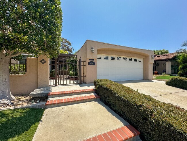 Building Photo - Stylish 4 Bedroom, 2 Bath Single-Story wit...