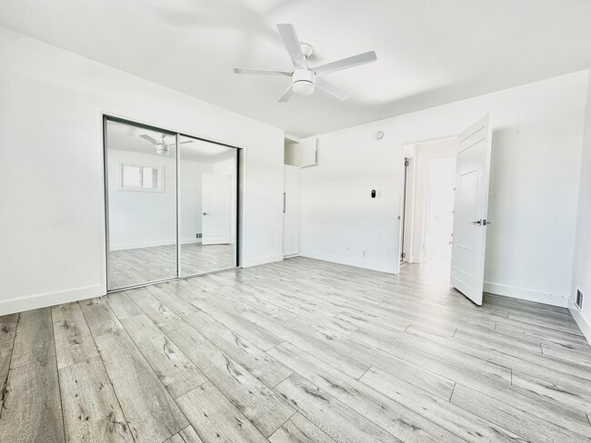 Foto del edificio - 332 S Elm Dr