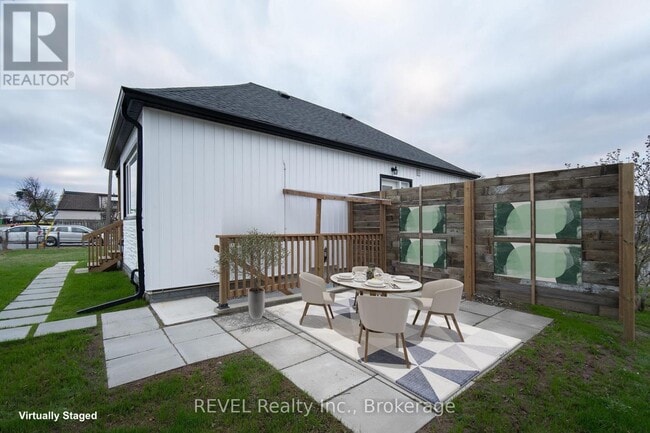 Building Photo - 718 Ontario Rd