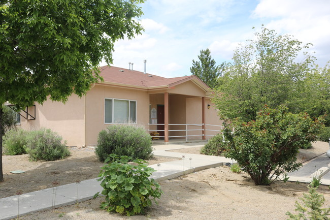 Apartamentos para personas mayores en Bloomfield, Farmington, Nuevo México, 87413 - Deer Hollow Senior Apartments