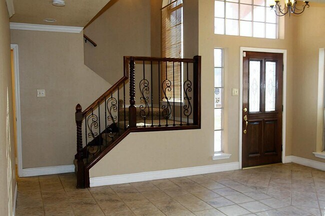 Building Photo - 7335 Oak Walk Dr