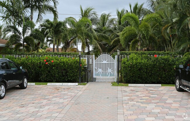 Foto del edificio - 1336-1342 Holly Heights Dr