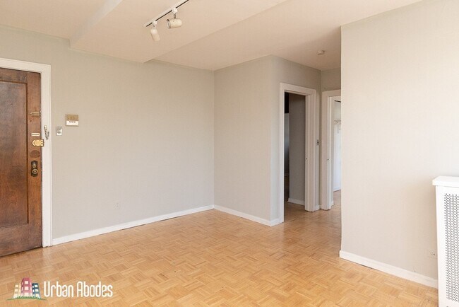 Foto del edificio - 727 W Belmont Ave