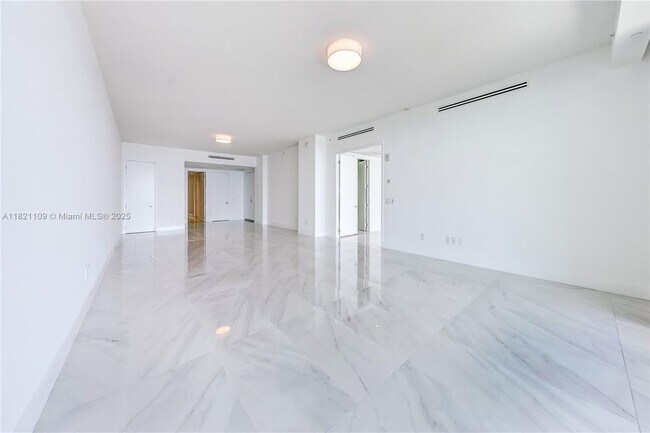 Foto del edificio - 9349 Collins Ave